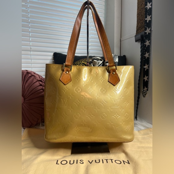 Authentic Louis Vuitton Vernis Handbag - Picture 5 of 17